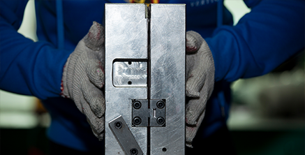 雙色模具設(shè)計(jì)注意事項(xiàng)有哪些|范仕達(dá)來(lái)為你解答